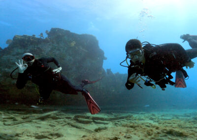 Advanced Divers exploring the Benwood Wreck