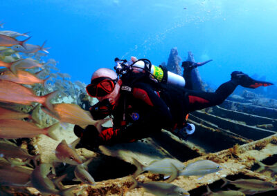 Instructor Karl leading a Benwood wreck dive